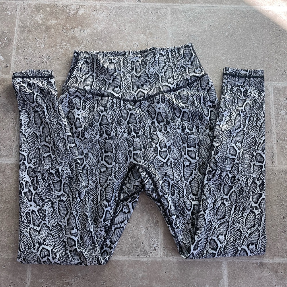 BUFFBUNNY Snake Print Leggings
